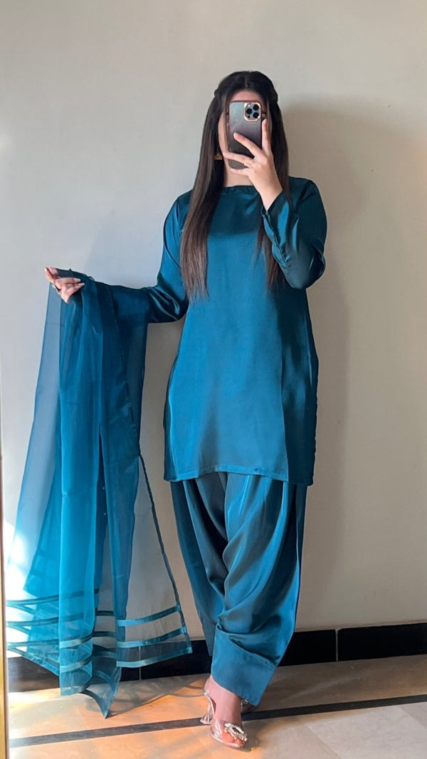 Farshi Suit 3 Pcs - | Buy Online from Areeba Boutiques