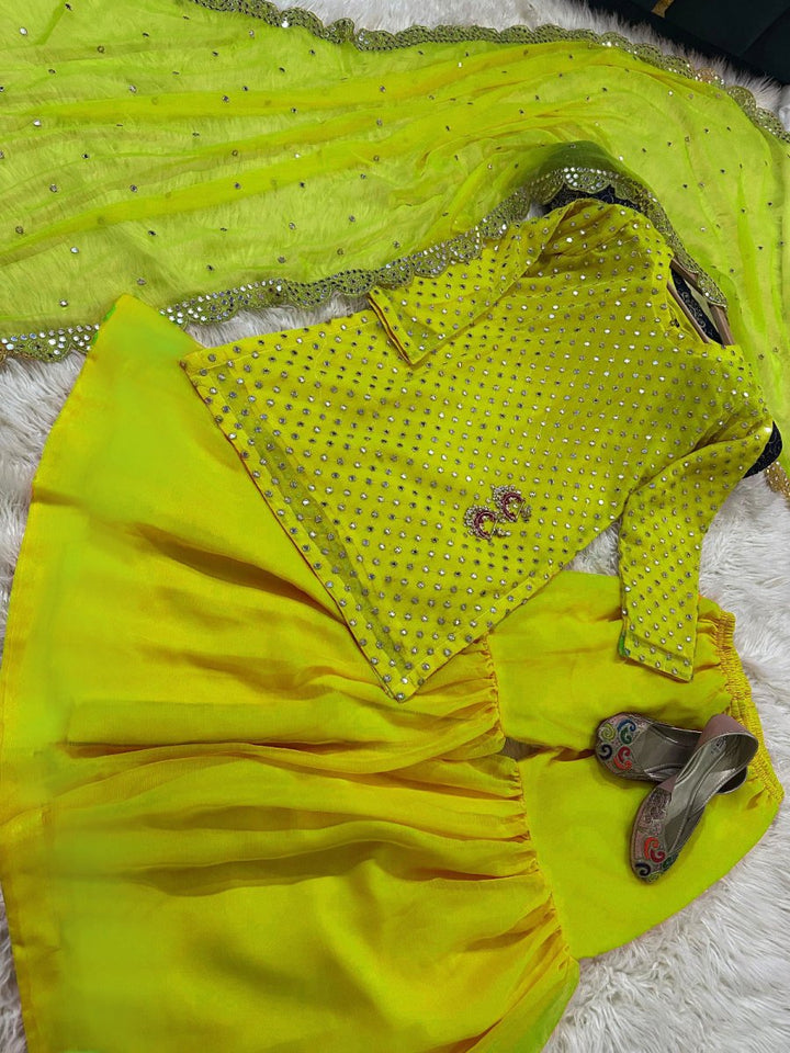 HIBA BUKHARI 3 PCS - | Buy Online from Areeba Boutiques