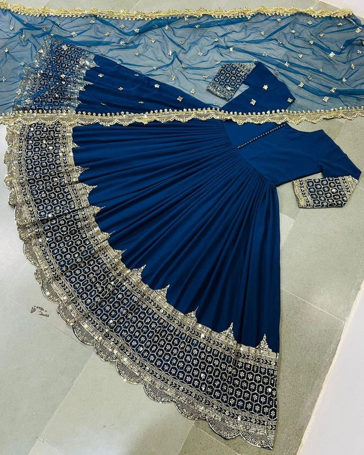 SEQUENCE 3 PCS - | Buy Online from Areeba Boutiques